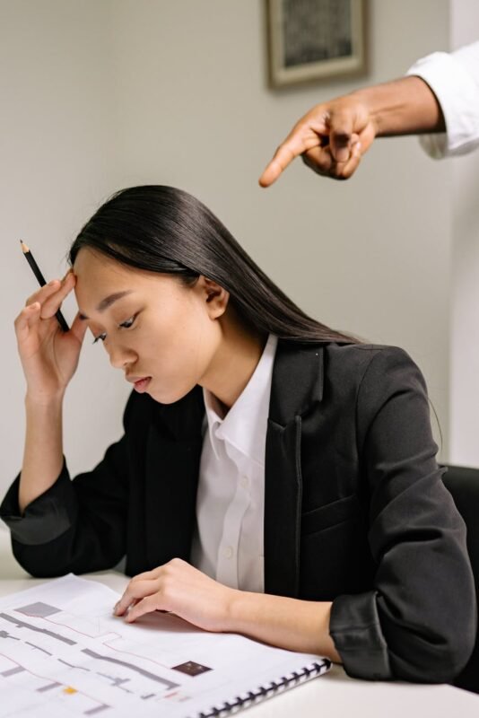 Graphic showing steps to claim unpaid statutory sick pay at employment tribunal