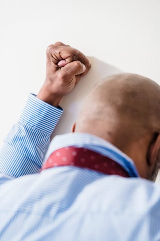 Illustration of employee resigning due to employer breach in UK workplace